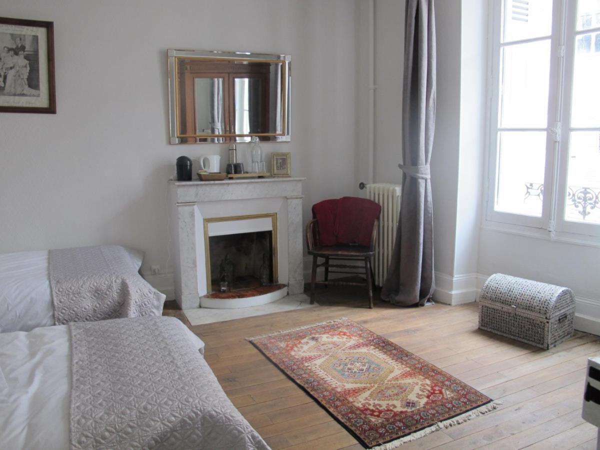 Chezlola Bed & Breakfast Civray  Bagian luar foto
