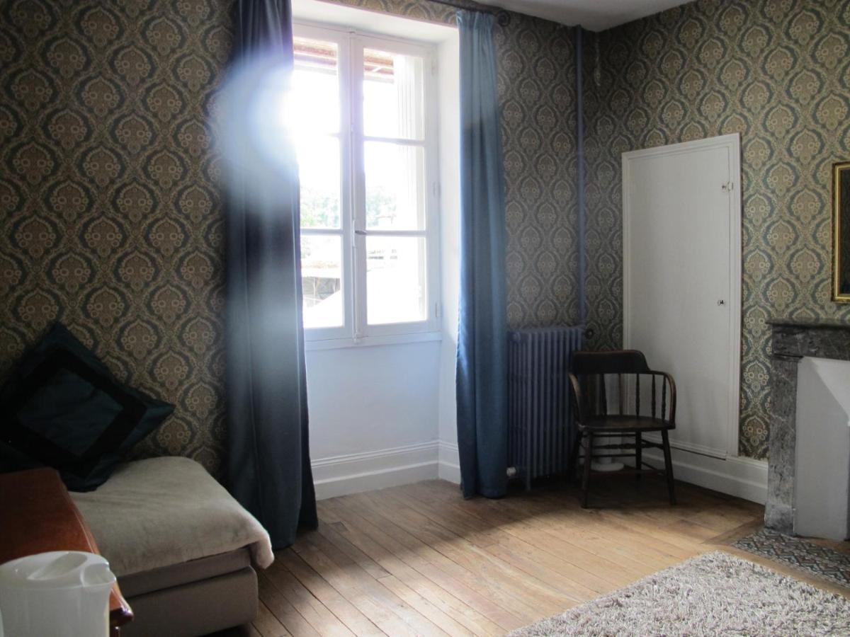 Chezlola Bed & Breakfast Civray  Bagian luar foto
